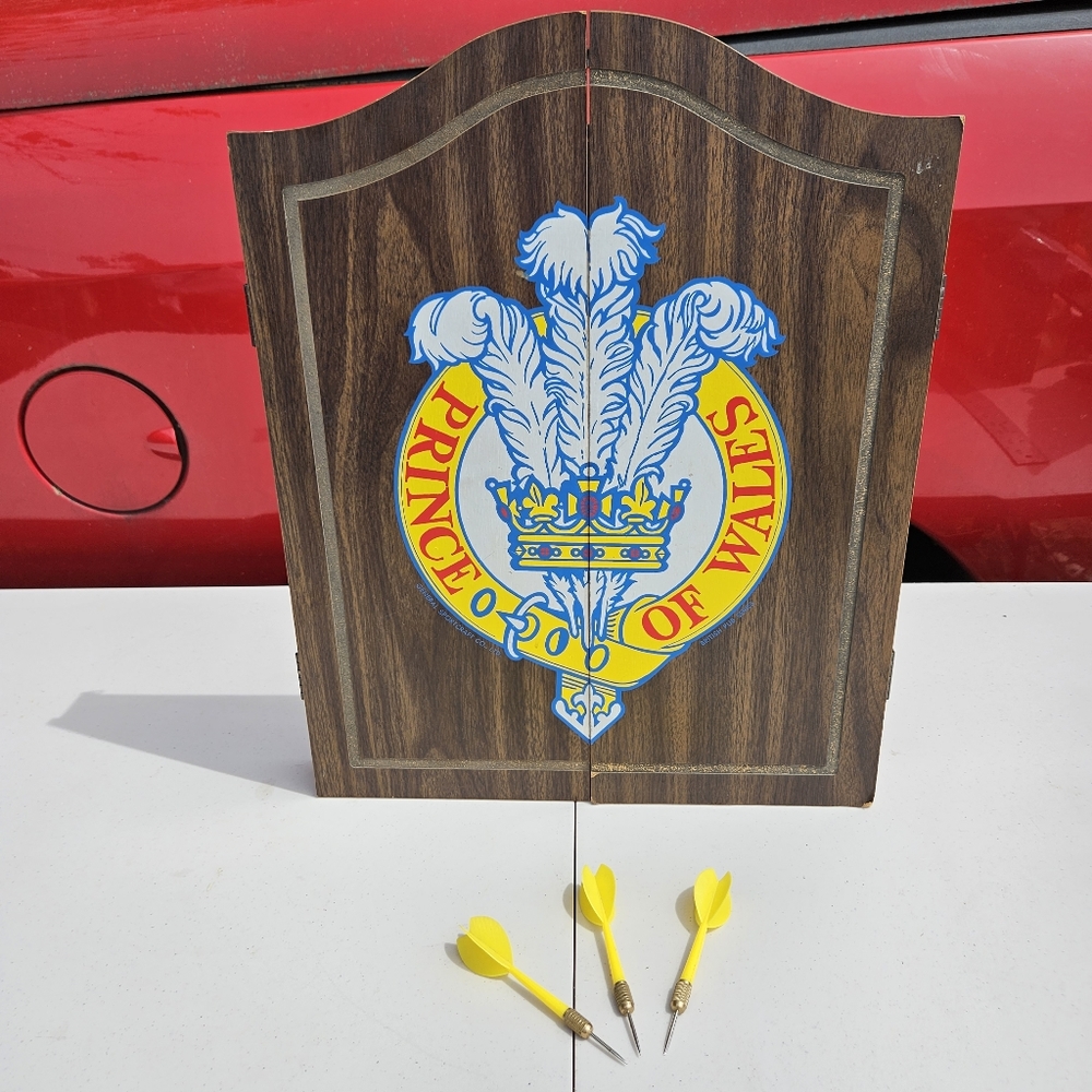 Vintage 1981 Sportcraft Prince Of Wales Cabinet Wooden Dart Board 20" Inches